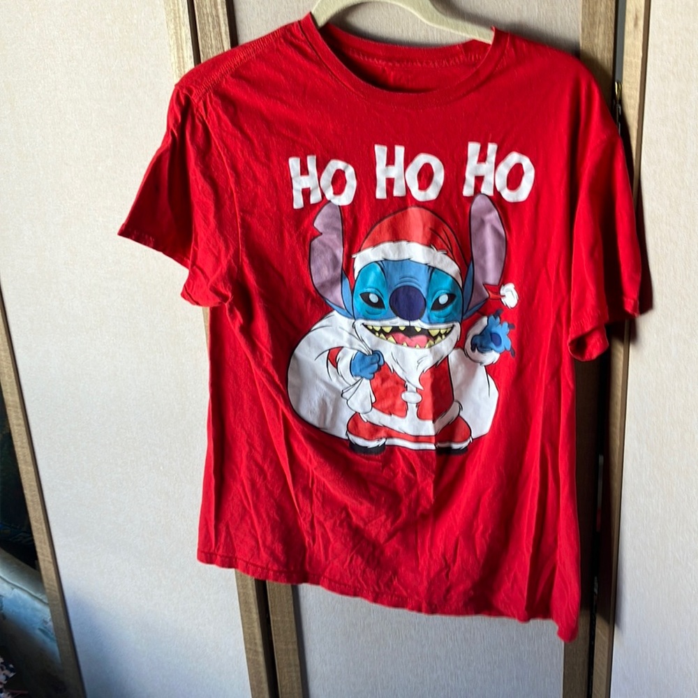 FINAL MARKDOWN Disney Red Stitch Santa mens Tee large